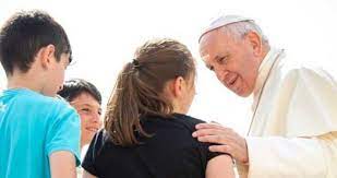 Papa Francisco alienta a jóvenes no esperar el futuro para empezar a actuar